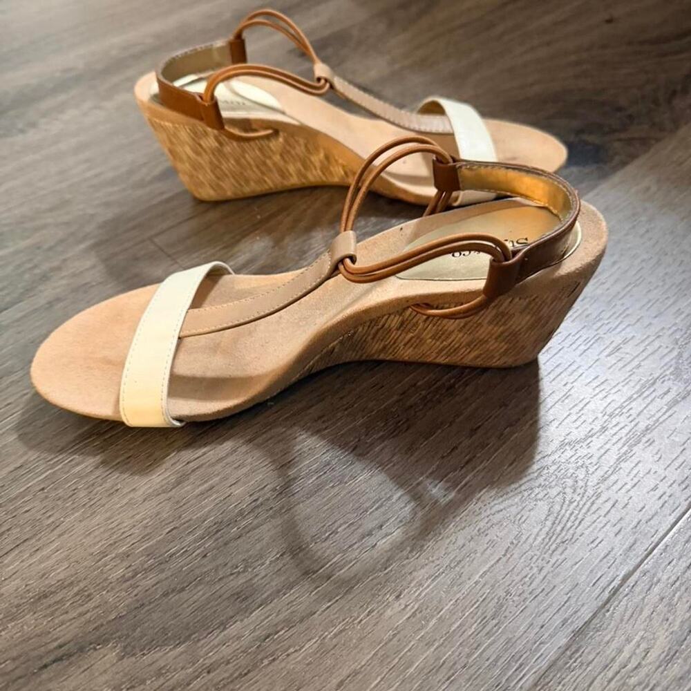 Style co tan and cream leathe sandal wedge - Picture 3 of 5
